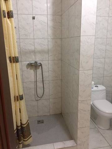 Фото номера Стандартный трехместный номер Отель GRAND Hotel г. Затока 5