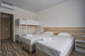 Фото номера Четырехместный номер эконом-класса Курортные отели Hotel Aquapark Zatoka г. Затока 4