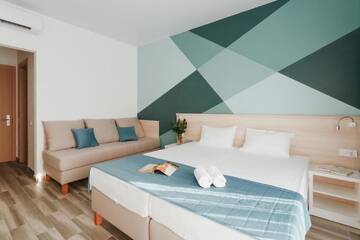 Фото номера Семейный номер с балконом, вид на аквапарк Курортные отели Hotel Aquapark Zatoka г. Затока 4