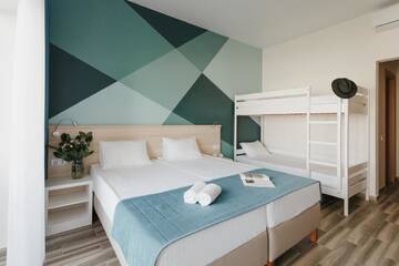 Фото номера Четырехместный номер с балконом Курортные отели Hotel Aquapark Zatoka г. Затока 3