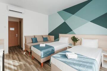 Фото номера Семейный номер с балконом Курортные отели Hotel Aquapark Zatoka г. Затока 3