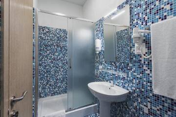 Фото номера Люкс с кроватью размера «king-size» и балконом Курортные отели Hotel Aquapark Zatoka г. Затока 5