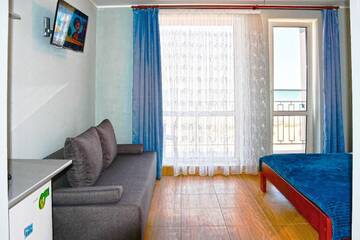Фото номера Трехместный номер с видом на море Отель Hotel Golden Beach г. Затока 2