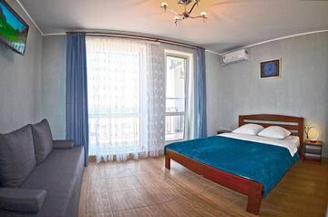 Фото номера Четырехместный номер с видом на море Отель Hotel Golden Beach г. Затока 3