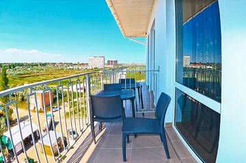 Фото номера Четырехместный номер с балконом Отель Hotel Golden Beach г. Затока 3