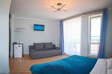 Фото номера Трехместный номер с видом на море Отель Hotel Golden Beach г. Затока 3