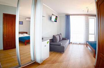Фото номера Четырехместный номер с видом на море Отель Hotel Golden Beach г. Затока 4