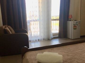 Фото номера Трехместный номер с балконом Отель Hotel Golden Beach г. Затока 3