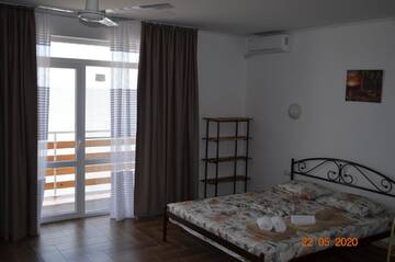 Фото номера Четырехместный номер с видом на море Отель Sea View г. Затока 4